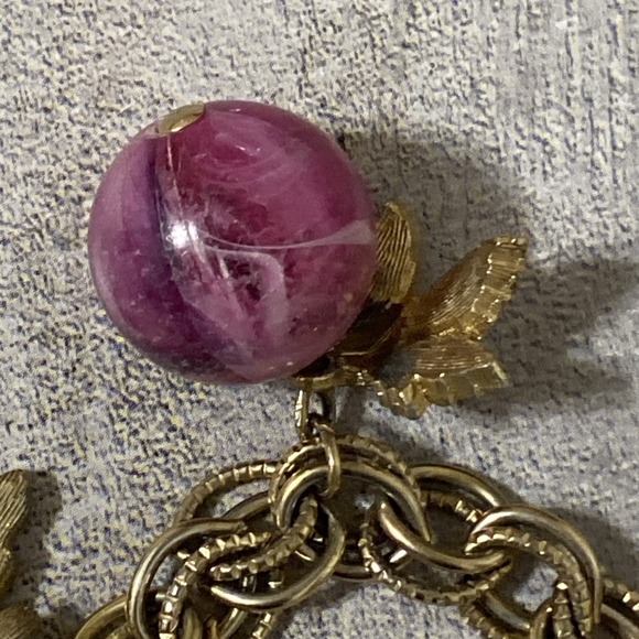 HTF 1960s CORO Gold Tone Charm Bracelet Chunky Faux Pearl Leaf Pink Swirl Globes - Picture 7 of 10